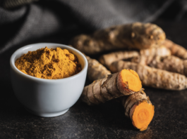 Curcuma e recupero muscolare negli adulti moderatamente attivi