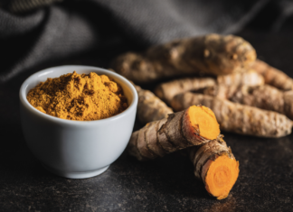 Curcuma e recupero muscolare negli adulti moderatamente attivi