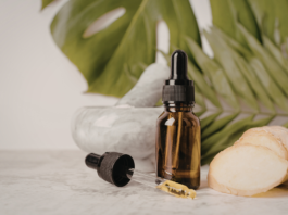 Menopausa e aromaterapia: efficacia di zenzero e lemongrass aromoterapia oli essenziali menopausa