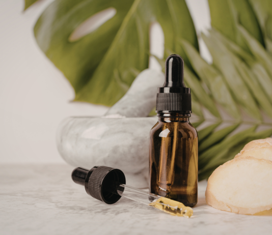 Menopausa e aromaterapia: efficacia di zenzero e lemongrass aromoterapia oli essenziali menopausa