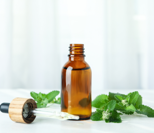 Nausea post-operatoria: l’olio essenziale di menta piperita riduce sintomi e ansia menta piperita nausea post-operatoria