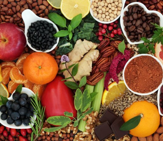 Polifenoli e menopausa: nuove evidenze su colesterolo, LDL ossidate e microbiota polifenoli ad alte dosi e profilo lipidico in menopausa