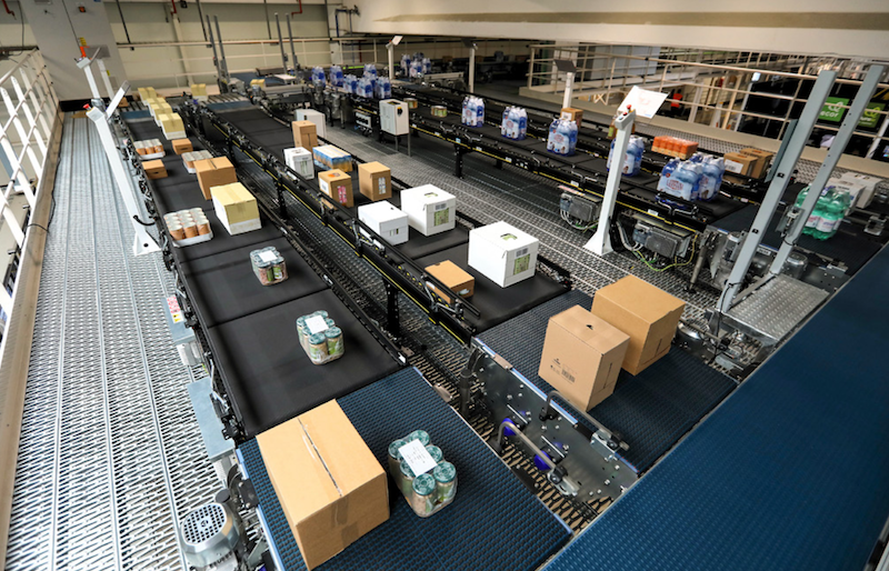 Linea di convogliatori verso le sezioni di pallettizzazione