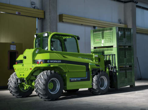 Merlo, il lavoratore in verde