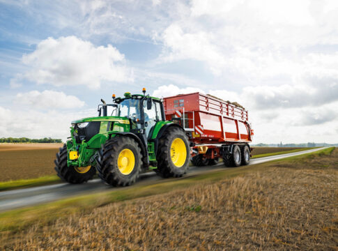 John Deere aggiorna la serie 6M
