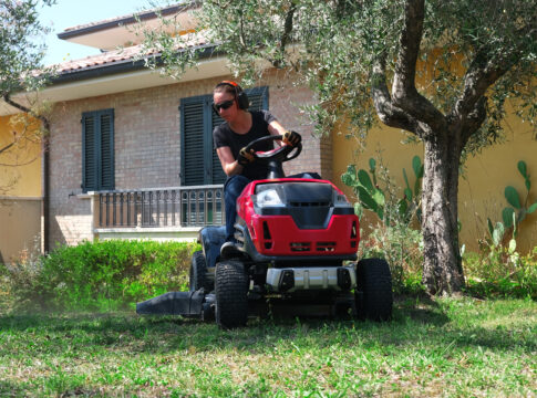Nuovi trattorini a scarico laterale da Emak