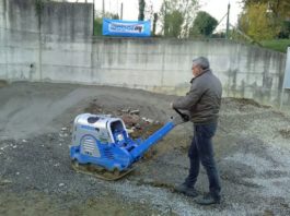 una piastra fornita dalla BSM al lavoro