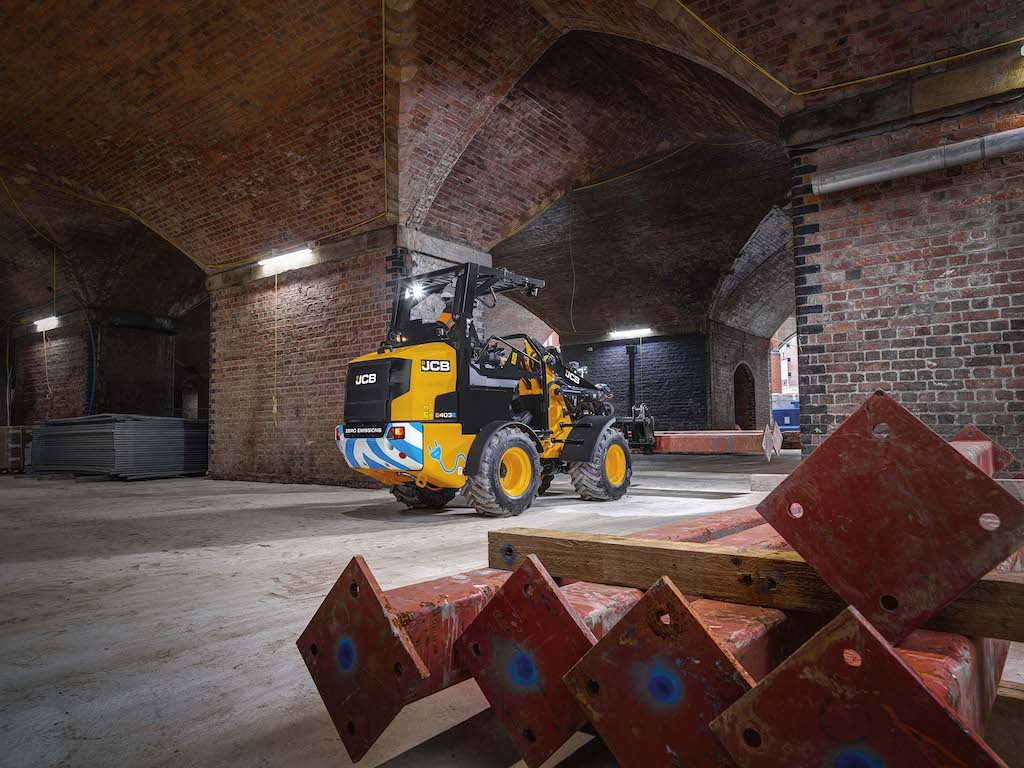 Engino JCB40 - Kit Di Costruzione Multicolore Con Modellino Dettagliato E Motore A Batteria