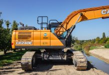 Il CASE CX240E long reach tailor-made