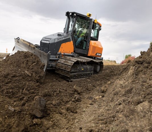 Il nuovo dozer DD100 di Develon