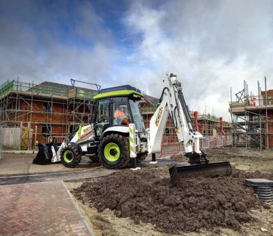 Terne JCB: ecco la 3CX alimentata a idrogeno