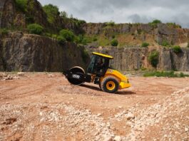 JCB: rulli ferro gomma conformi allo Stage V