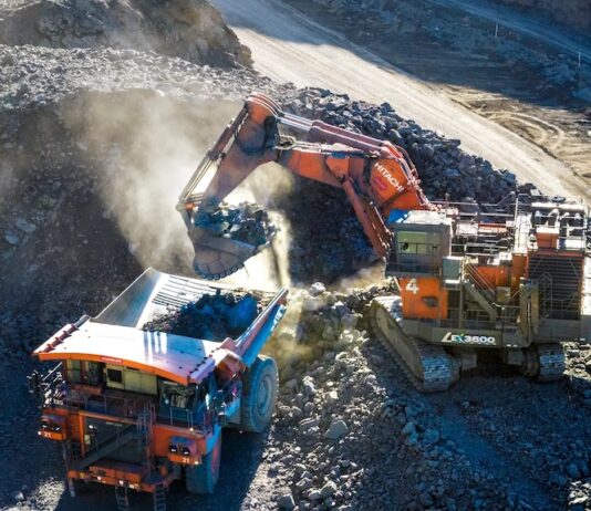 L’arancione di Hitachi è affidabile in miniera