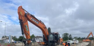 I Develon DX225LC-7X e DX140W-7 in Francia