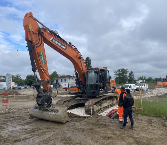 I Develon DX225LC-7X e DX140W-7 in Francia