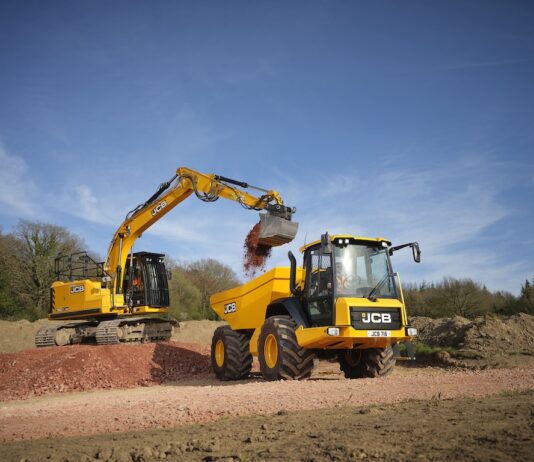 JCB presenta il nuovo dumper articolato ADT 715