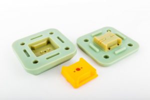 Alloggiamenti per sensori a fibra ottica Fugro in materiale PBT prodotti mediante stampi a iniezione realizzati con la stampante 3D Objet500 Connex Stratasys