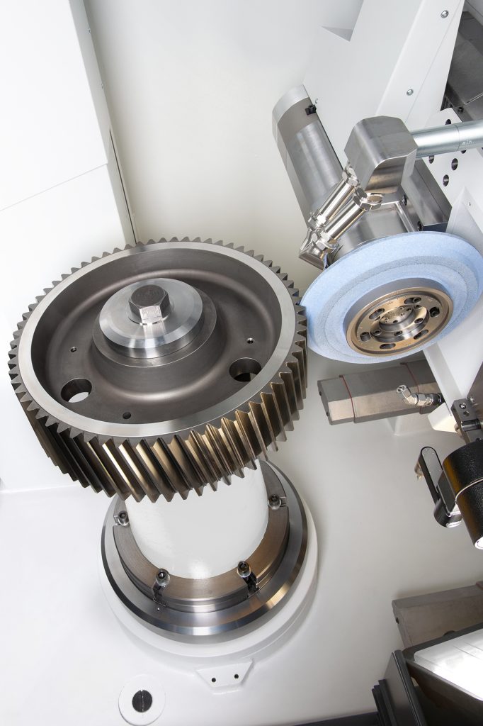 Una nuova rettificatrice per profili efficiente e flessibile