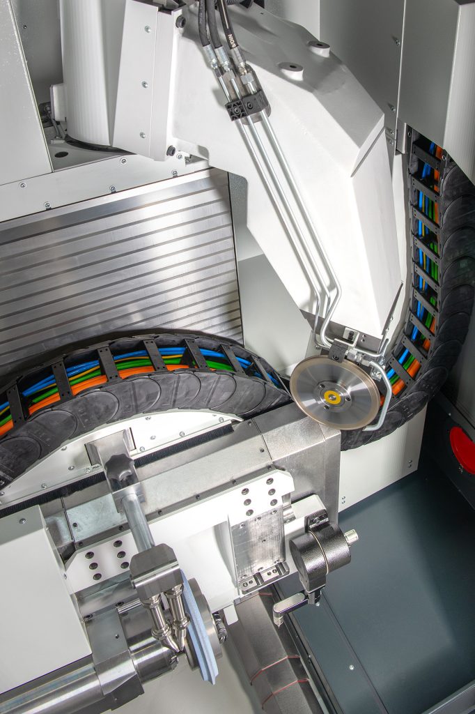 Una nuova rettificatrice per profili efficiente e flessibile