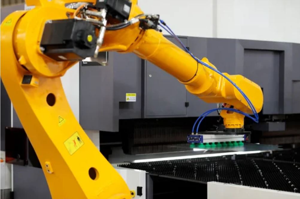 Cobot nella lamiera | Sicurezza e collaborazione uomo-macchina