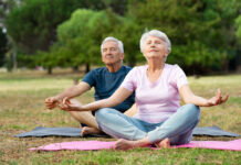 Yoga online per anziani, accessibile e sicuro Yoga anziani