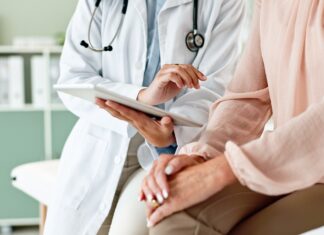 Invecchiamento sano e Intelligenza Artificiale: cosa chiedono gli italiani alla sanità secondo lo STADA Health Report 2026 invecchiamento sano e Intelligenza Artificiale
