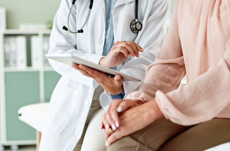 Invecchiamento sano e Intelligenza Artificiale: cosa chiedono gli italiani alla sanità secondo lo STADA Health Report 2026 invecchiamento sano e Intelligenza Artificiale
