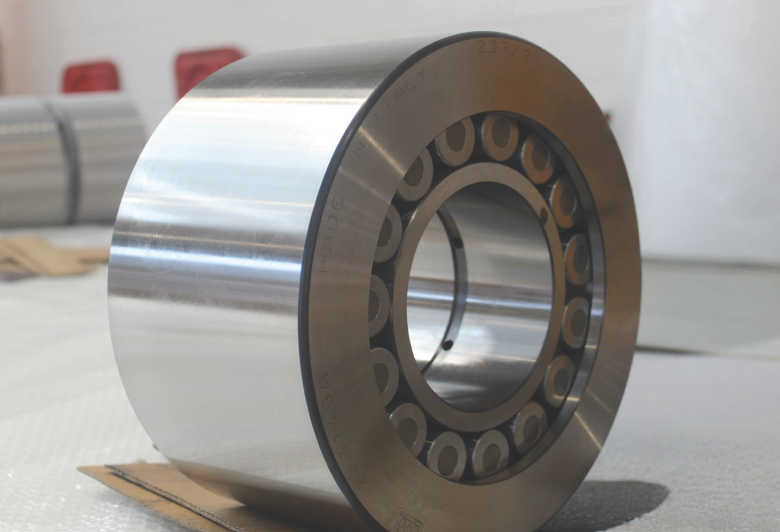 Bearings for sendzimir-type cold rolling mills