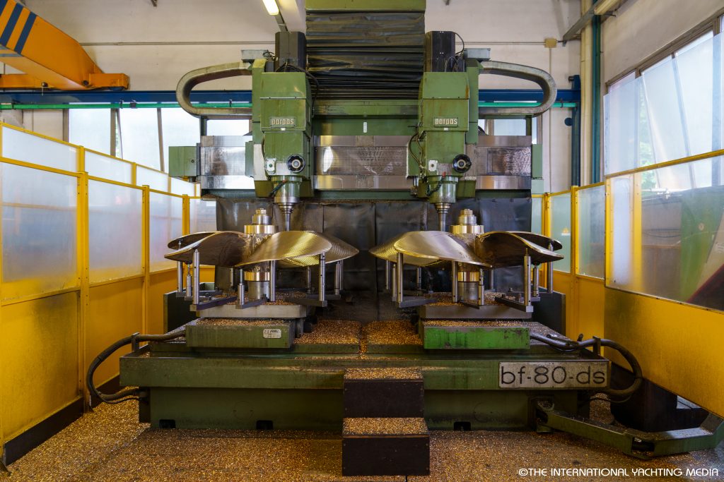 Parpas 3-axis milling machine: the oldest of the CNC machines, works in pairs with propellers up to 1,800mm in diameter