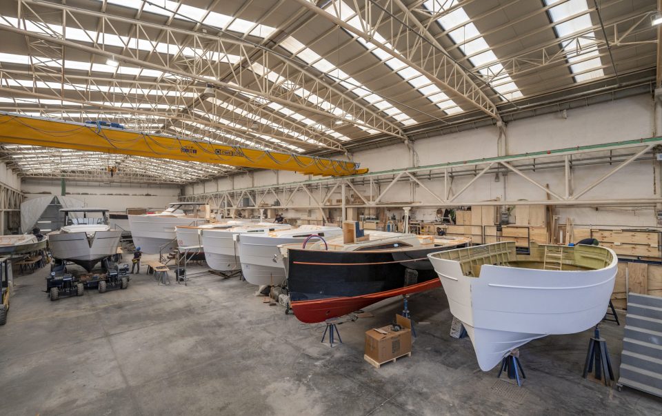  A shipyard on acceleration