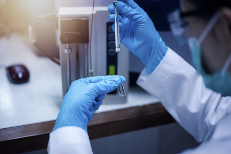 <strong>Ultra-high-resolution mass spectrometry in chemical-pharmaceutical analyses</strong>