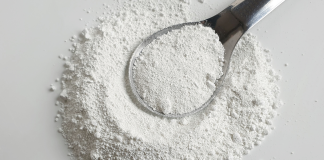 The use of titanium dioxide in medicinal products