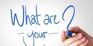 Investire in farmaci o vaccini? Distribuzione di Zipf - Creative composition with the message "What Are Your Goals"