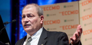 Un premio al microbiologo Robert Bonomo