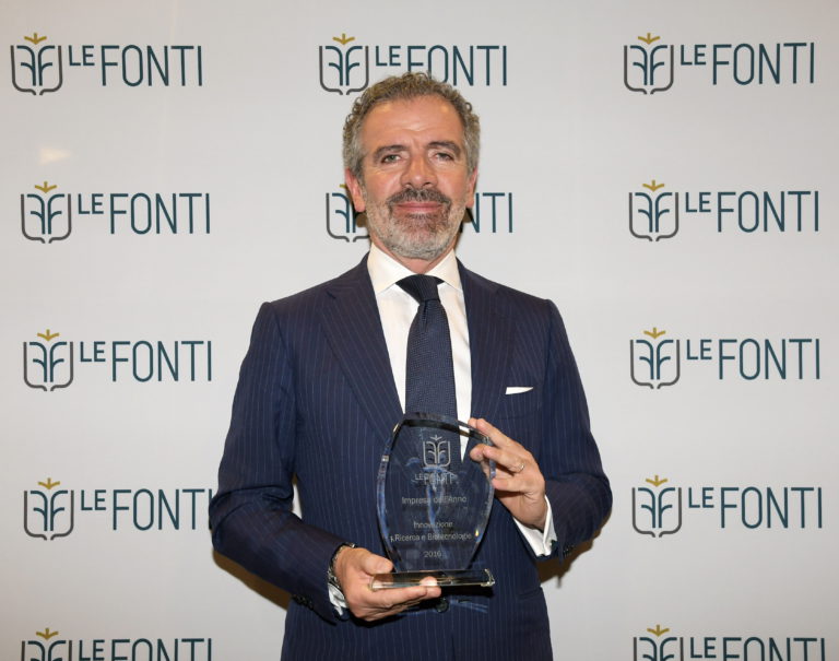 Dompé riceve il premio Le Fonti Innovazione, Ricerca e Biotecnologie