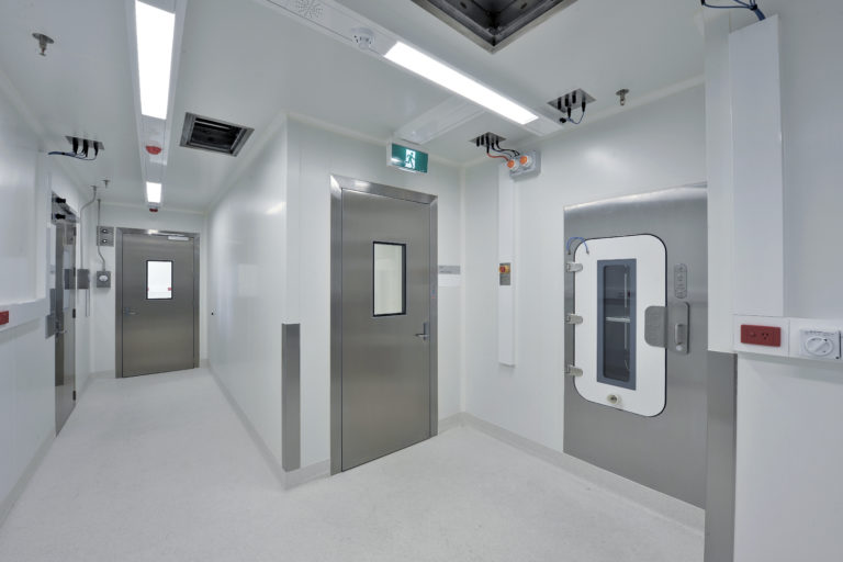 Forniture per camere bianche. Isolare per proteggere