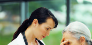 Ossicodone/naloxone per il dolore cronico degli anziani