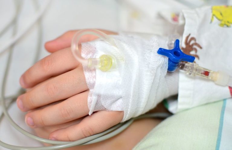 Medicazione di fissaggio contro le infezioni catetere correlate