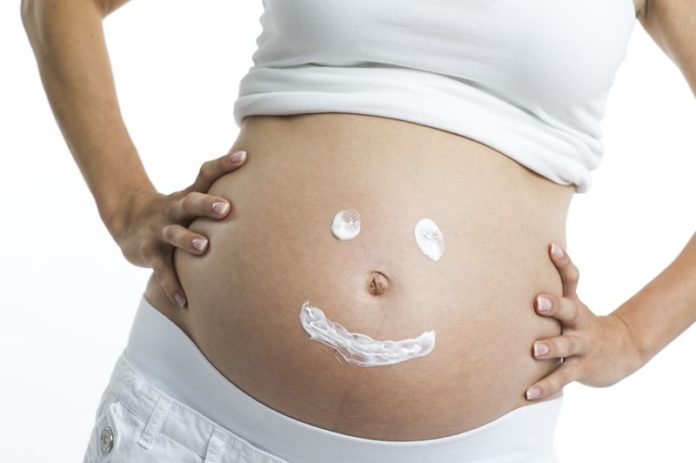 Secondo l'analisi di dati rilevati in oltre vent’anni, l'uso di interferone beta -1b nelle donne in gravidanza con sclerosi multipla non aumenta il rischio di aborto né di anomale congenite