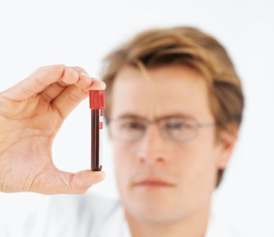 Gilteritinib per la leucemia acuta mieloide recidivante o refrattaria con mutazione FLT3