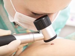 Disponibile la combinazione dabrafenib + trametinib per il melanoma La nuova indicazione dabrafenib + trametinib come trattamento precauzionale da somministrare dopo la resezione chirurgica nei pazienti con melanoma BRAF+ ad alto rischio di recidiva rende questo trattamento la prima terapia di precisione che previene la ricomparsa del tumore