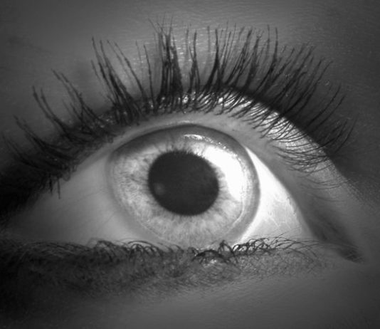 Confronto fra trattamenti per l’dema maculare diabetico L’edema maculare diabetico è una malattia cronica dovuta al rilascio di sostanze nella macula che si ispessisce progressivamente determinando calo del visus