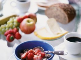 Terapia nutrizionale della steatosi nel diabete Diverse componenti della dieta possono influenzare il contenuto epatico di grasso
