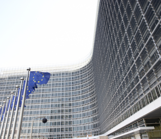 Commissione UE, adottato il regolamento sulle regole per il joint clinical assessment