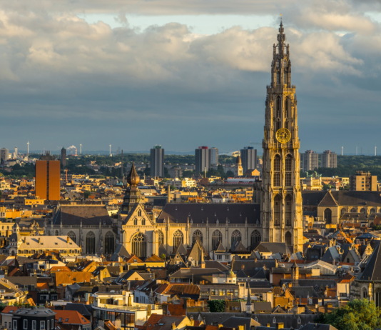 Summit di Anversa, l’industria UE chiede azioni urgenti per la competitività Summit di Anversa