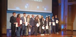 Premio Alessandro Rigamonti: i vincitori della seconda edizione I 10 vincitori della seconda edizione del Premio Alessandro Rigamonti. Al loro fianco: Paola Minghetti, Dorotea Rigamonti e Giorgio Bruno