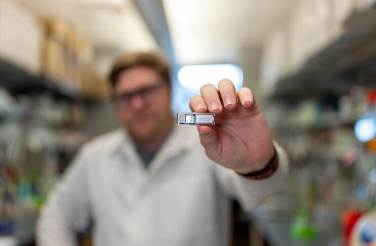 Un dispositivo impiantabile per produrre farmaci in situ nel corpo umano