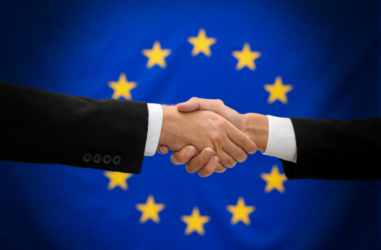 Le reazioni all’accordo sul Critical Medicines Act