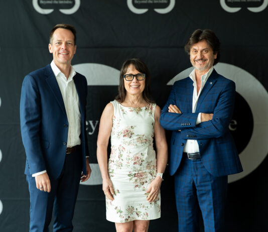 AM Instruments entra nel gruppo tedesco Schülke Patric Scheidner, Cinzia Pagani e Roberto Fossati