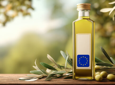 Olio, Mediterraneo sotto pressione: crescono i volumi, ma cala il valore olio di oliva ue